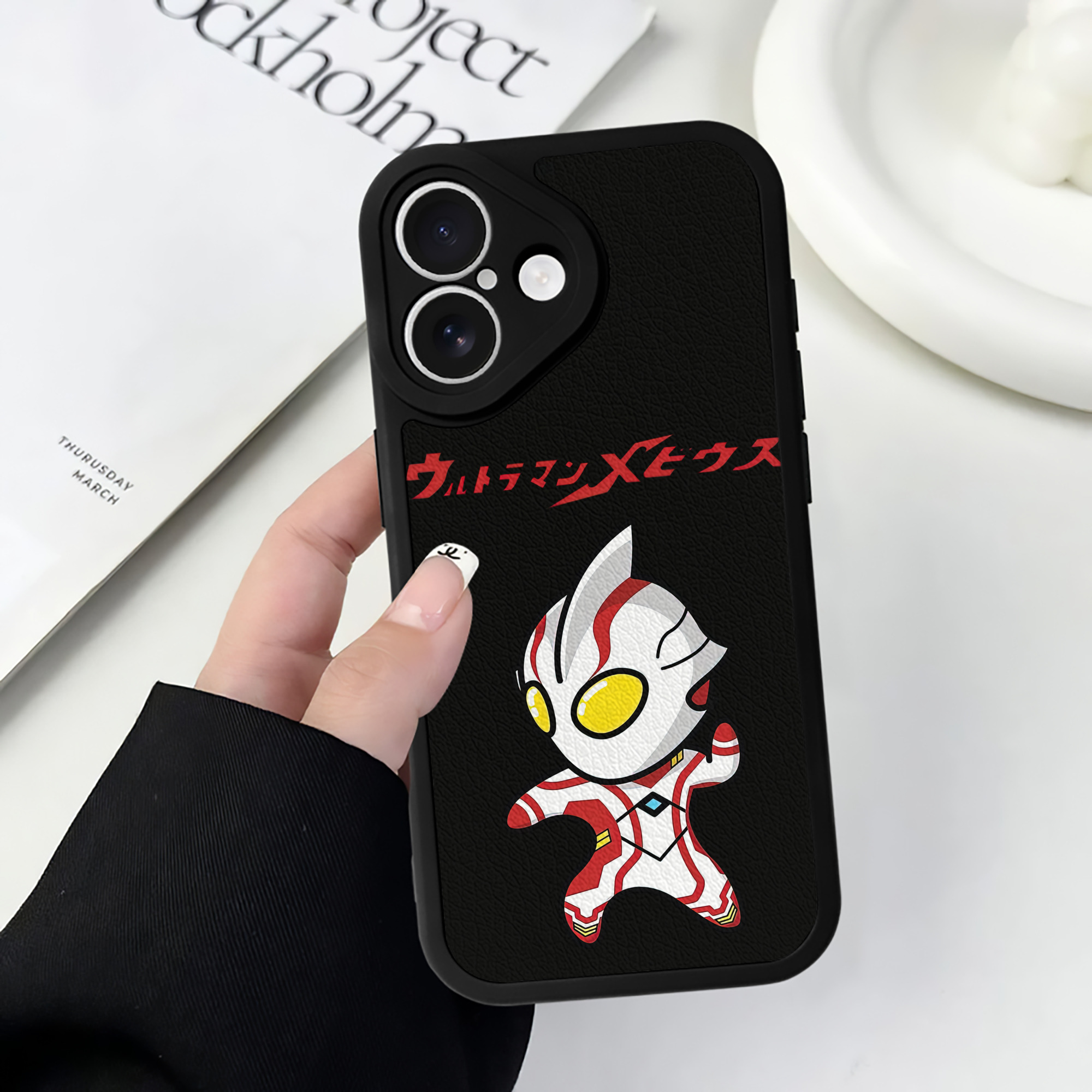 （画像用） ウルトラマン Ultraman 【iPhone 16シリーズ対応】シリコンスマホケース（レザー調） 材質：シリコン
